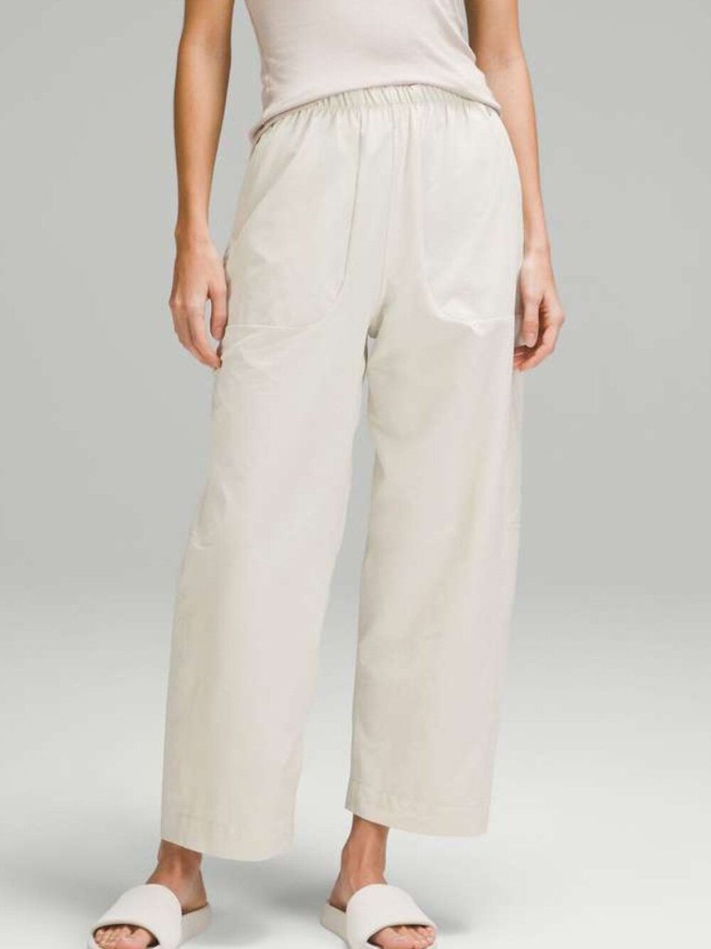 Lululemon Lightweight Mid Rise Barrel Leg Cropped Pant in Bone Size 10 - Picture 1 of 9